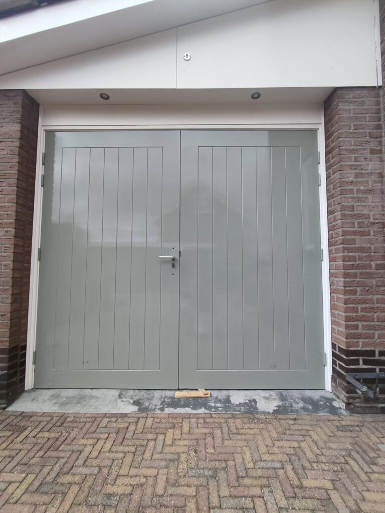 Kozijnen en deuren weer strak in de lak