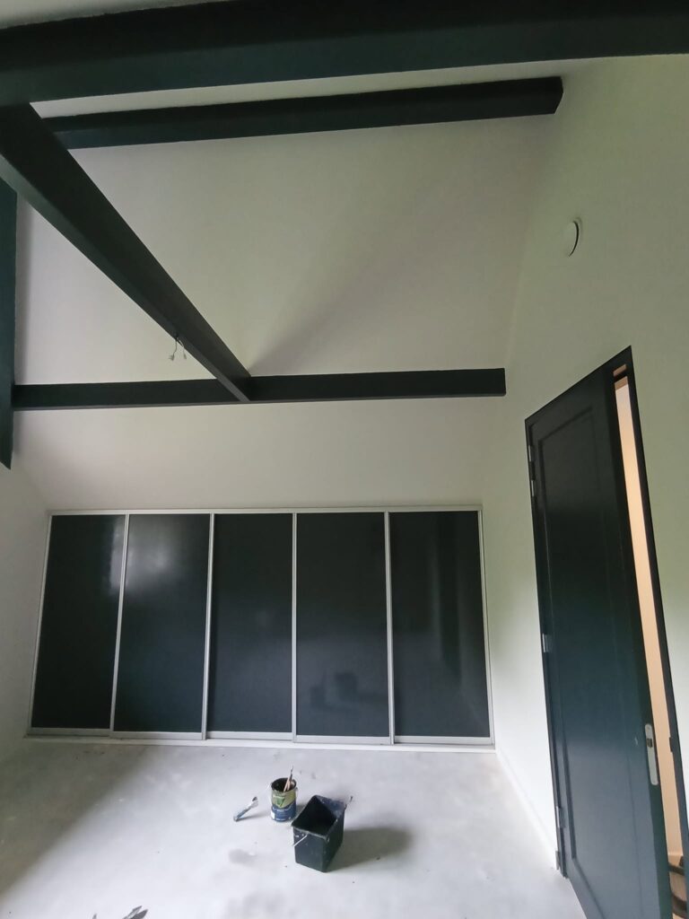 Een frisse en moderne uitstraling door de hele woning