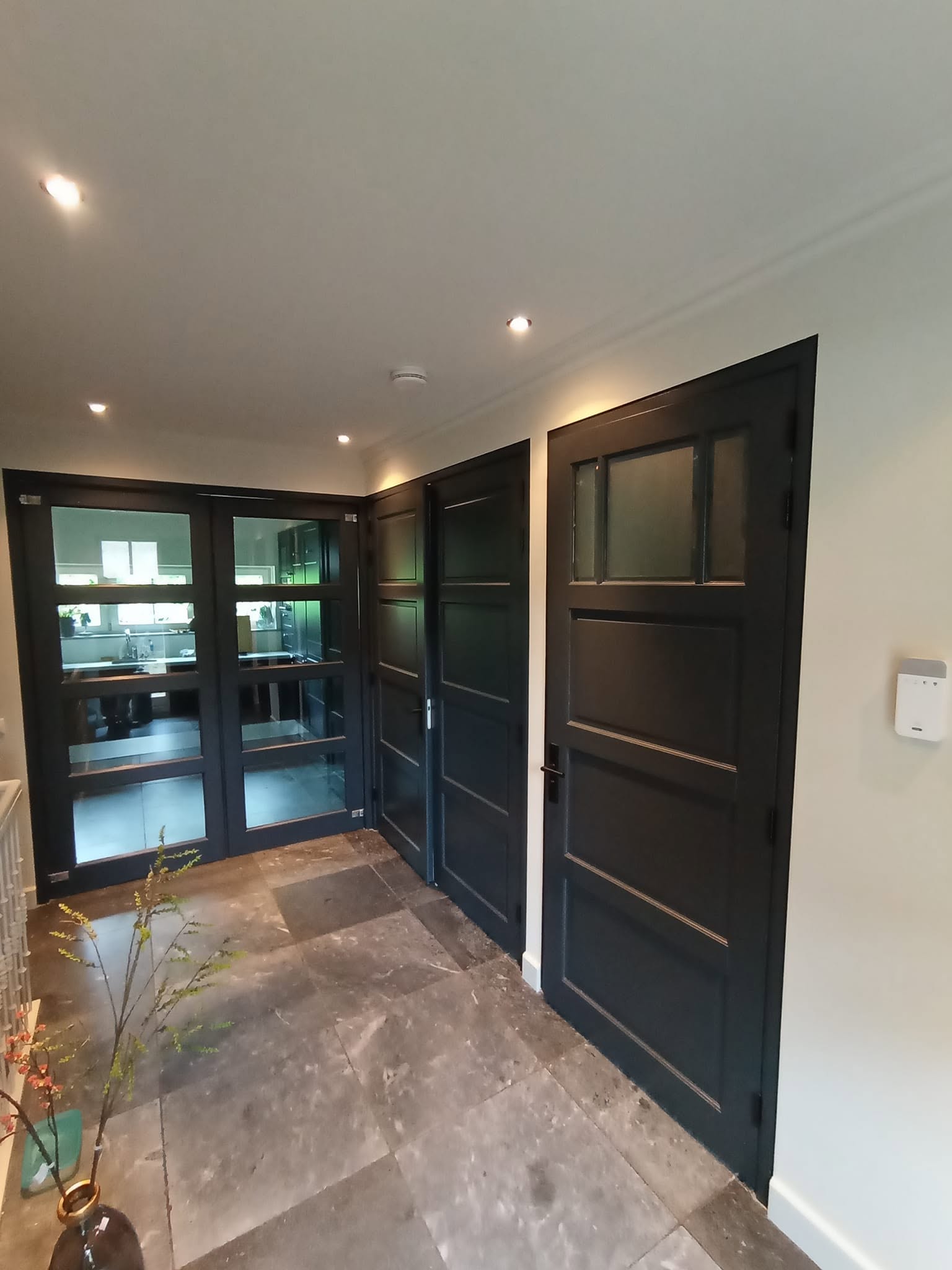Een frisse en moderne uitstraling door de hele woning