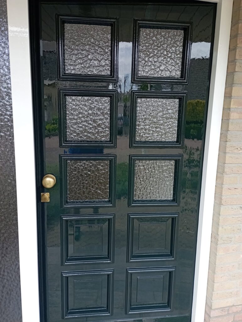 Deur schilderen en houten kozijn herstellen